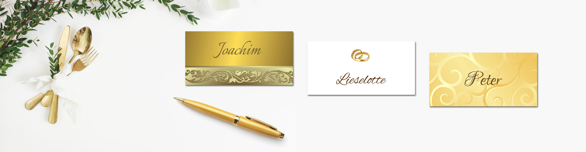 Tisch mit goldenem Besteck, Tischkarten und goldenem Stift