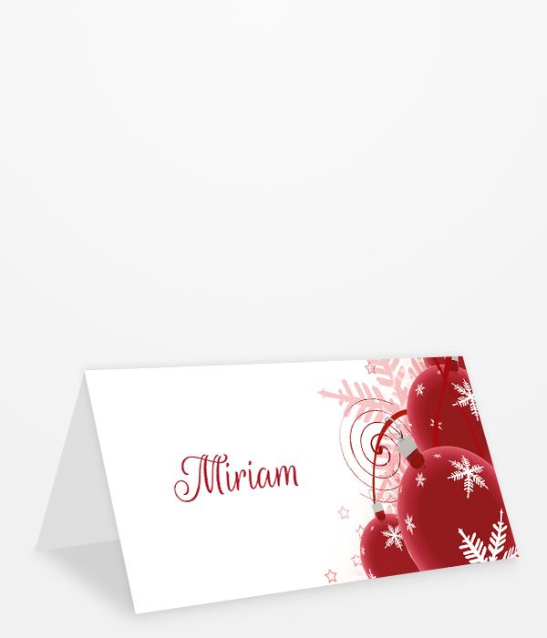 Tischkarte Weihnachten mit roten Weihnachtskugeln und kleinen weißen Schneekristallen